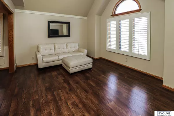 10415 Monroe Street, Omaha, NE 68127