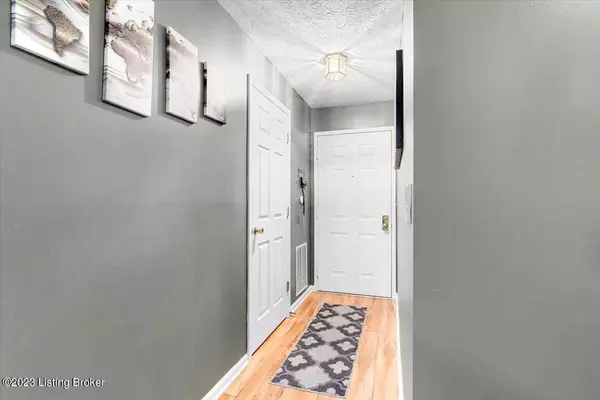 8506 Ambrosse Ln 208, Louisville, KY 40299