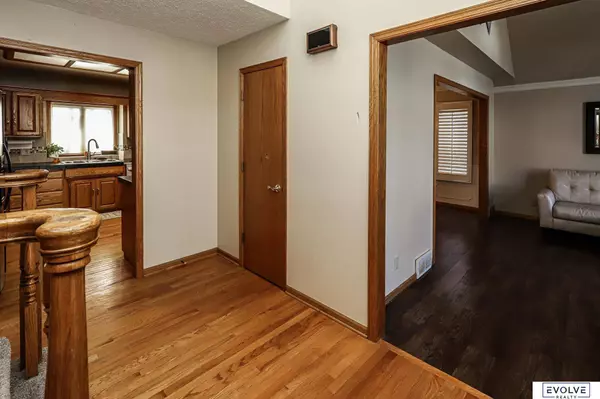 10415 Monroe Street, Omaha, NE 68127