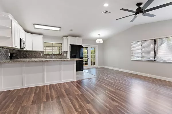 9 Whitehall WAY, Boynton Beach, FL 33436