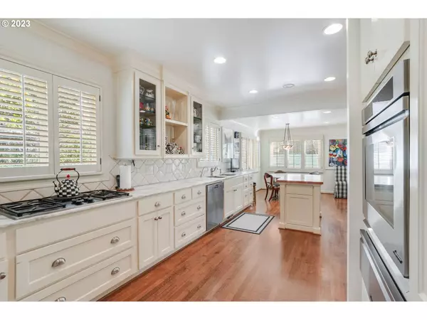 232 SW MARCONI AVE, Portland, OR 97205