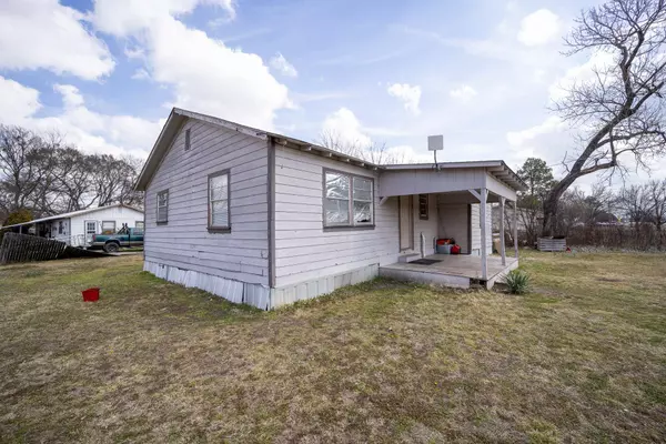 475 Locust Street, Point, TX 75472