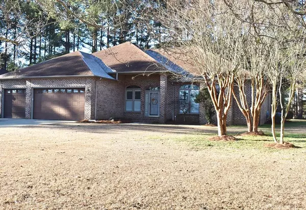 237 Plantation Dr., Manning, SC 29102