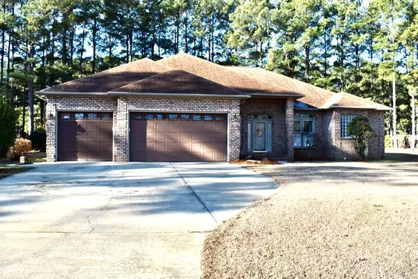 237 Plantation Dr., Manning, SC 29102