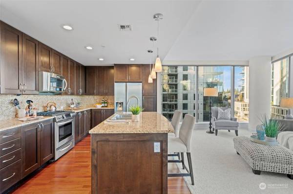 10650 NE 9th PL #924, Bellevue, WA 98004