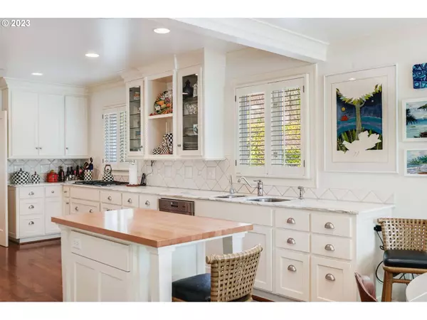 232 SW MARCONI AVE, Portland, OR 97205