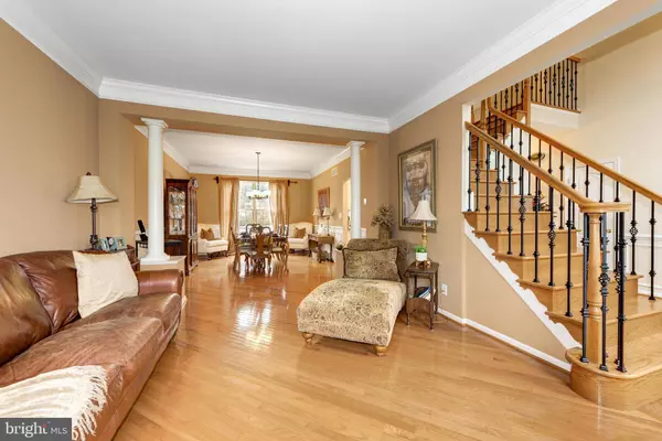 34 TARA DR, Mount Laurel, NJ 08054