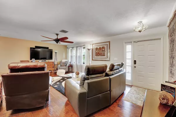 817 NW 23rd LN, Delray Beach, FL 33445