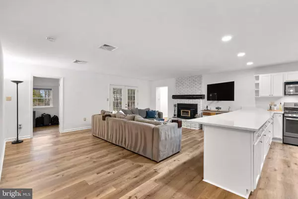 1556 DENNIS RD, Shady Side, MD 20764