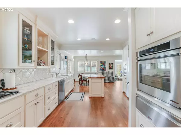 232 SW MARCONI AVE, Portland, OR 97205