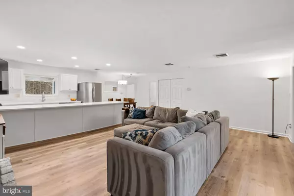 1556 DENNIS RD, Shady Side, MD 20764