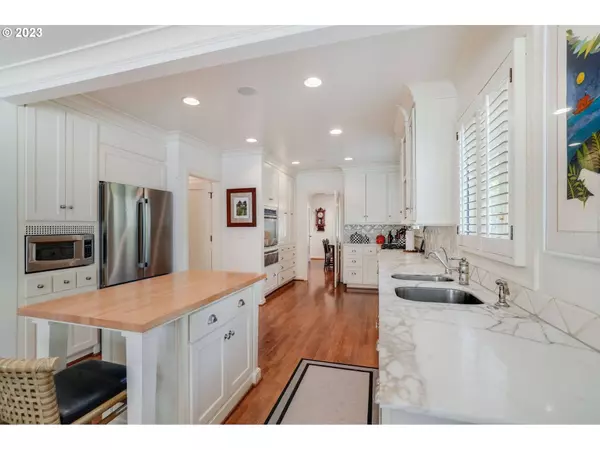 232 SW MARCONI AVE, Portland, OR 97205