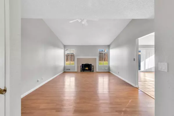 7881 Deerleaf DR, Sacramento, CA 95823