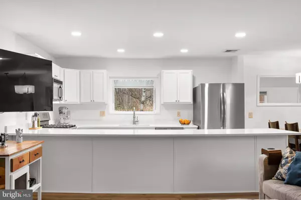 1556 DENNIS RD, Shady Side, MD 20764