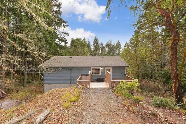 71 Hartland Ave, Saanich, BC V9E 1L7