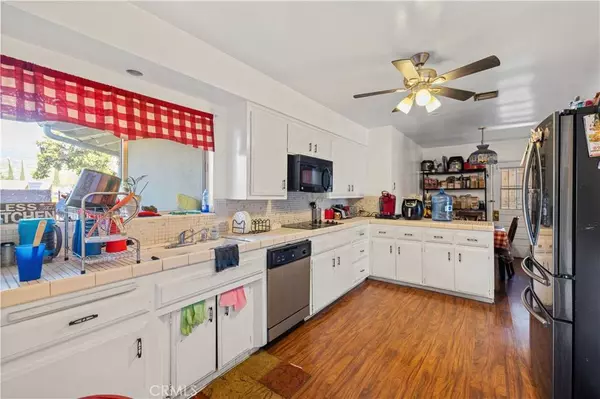 26077 Holly, San Bernardino, CA 92404