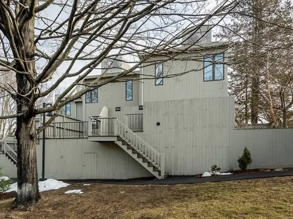 101 Mill Pond #101, North Andover, MA 01845