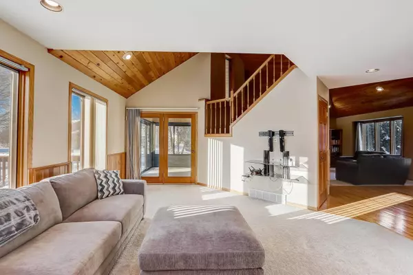 116 Fairbrook Dr, Waunakee, WI 53597