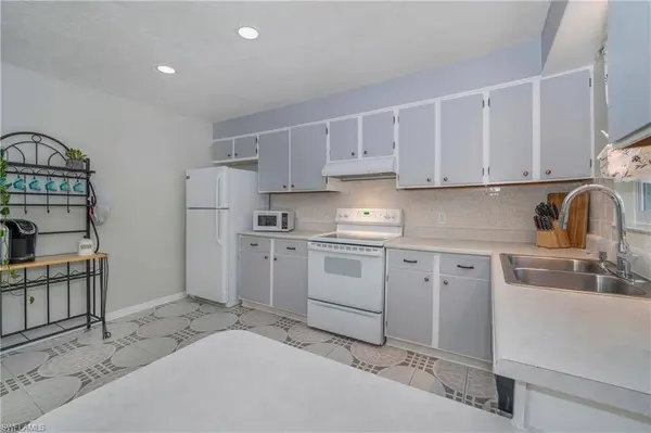 228 Marseille DR S #10-B, Naples, FL 34112