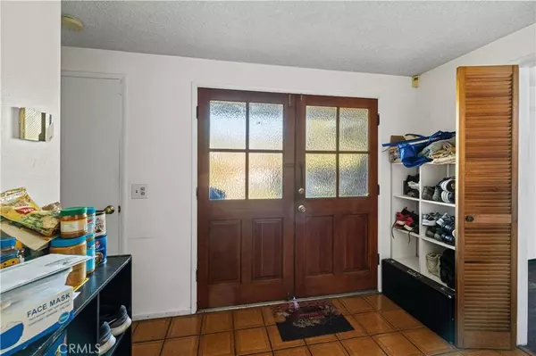 26077 Holly, San Bernardino, CA 92404