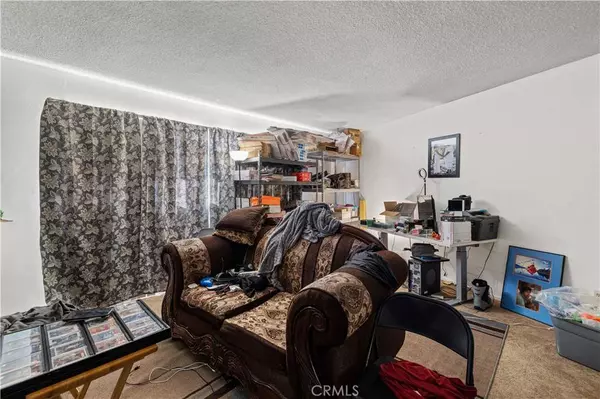 26077 Holly, San Bernardino, CA 92404