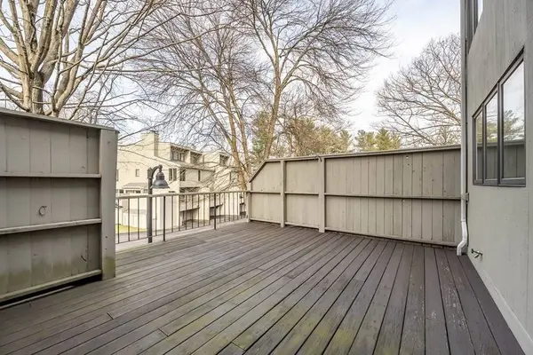 101 Mill Pond #101, North Andover, MA 01845