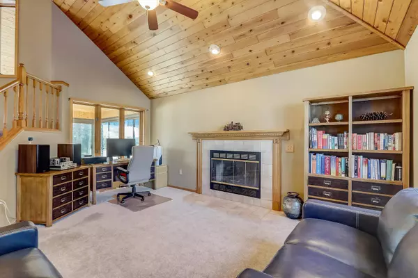 116 Fairbrook Dr, Waunakee, WI 53597