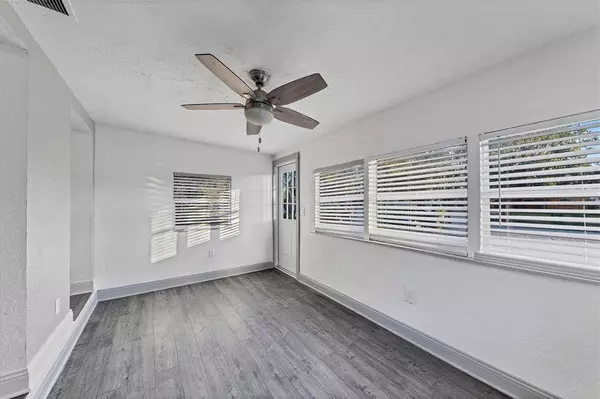 2057 28TH ST, Sarasota, FL 34234