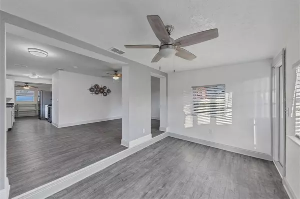 2057 28TH ST, Sarasota, FL 34234