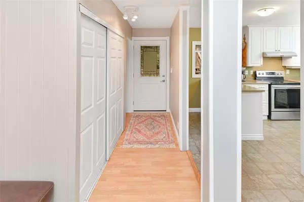 71 Hartland Ave, Saanich, BC V9E 1L7