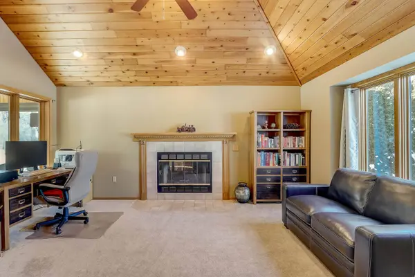 116 Fairbrook Dr, Waunakee, WI 53597