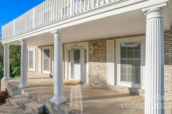 325 Potters LNDG, Denton, NC 27239