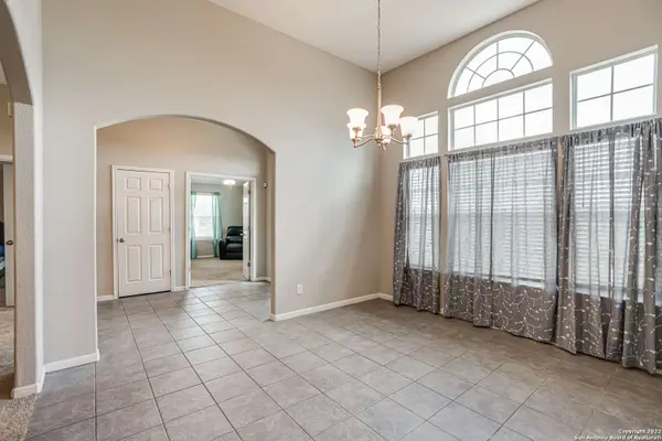 206 SHAMROCK DR, Floresville, TX 78114-6733