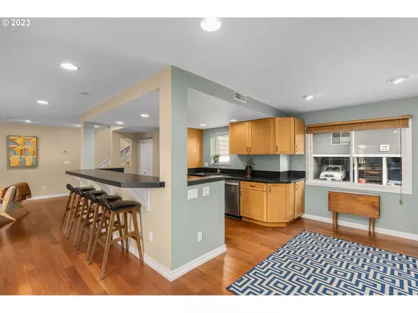 637 SE LINN ST #E, Portland, OR 97202