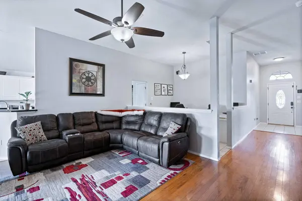 4506 Emerald Leaf Drive, Mansfield, TX 76063