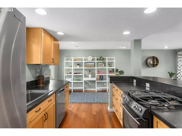 637 SE LINN ST #E, Portland, OR 97202