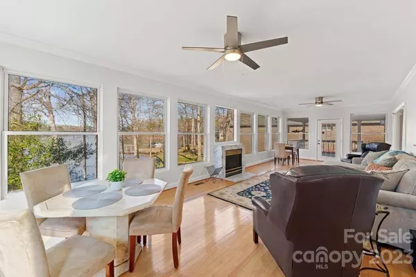 325 Potters LNDG, Denton, NC 27239