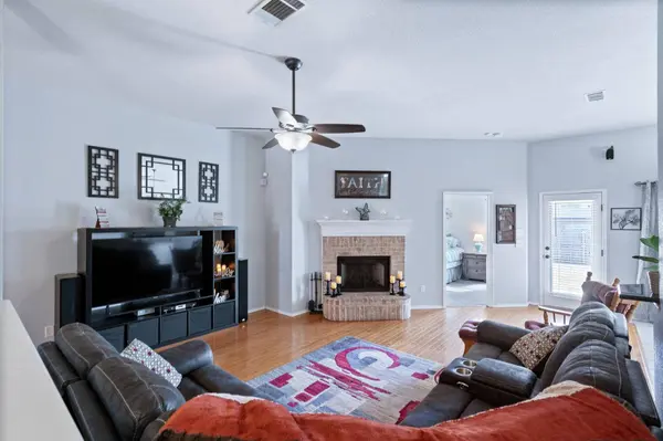 4506 Emerald Leaf Drive, Mansfield, TX 76063