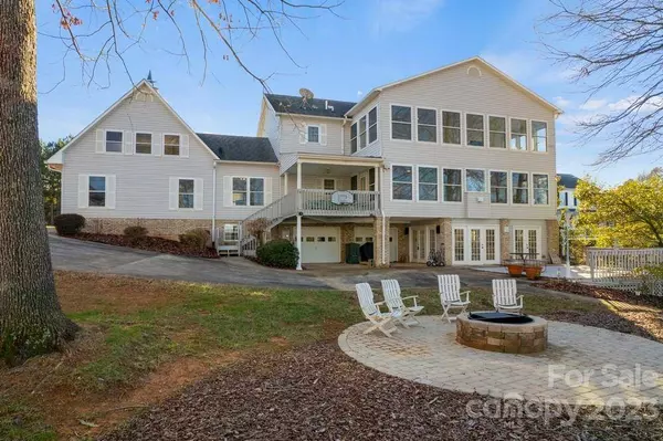 325 Potters LNDG, Denton, NC 27239