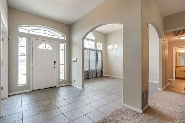 206 SHAMROCK DR, Floresville, TX 78114-6733