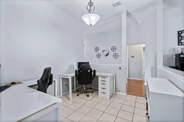 4506 Emerald Leaf Drive, Mansfield, TX 76063