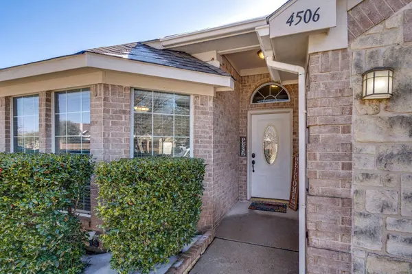 4506 Emerald Leaf Drive, Mansfield, TX 76063