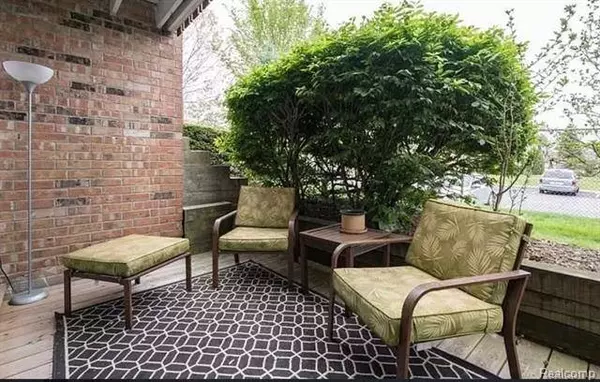 1245 S MAPLE Road 107, Ann Arbor, MI 48103