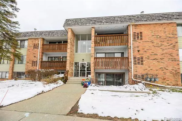 1245 S MAPLE Road 107, Ann Arbor, MI 48103