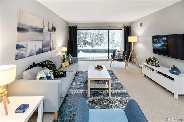 1245 S MAPLE Road 107, Ann Arbor, MI 48103