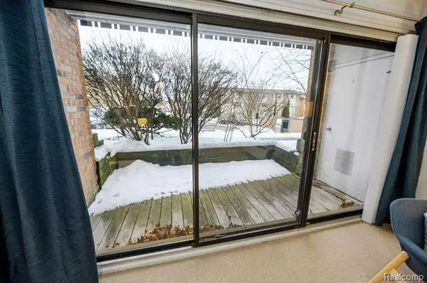 1245 S MAPLE Road 107, Ann Arbor, MI 48103