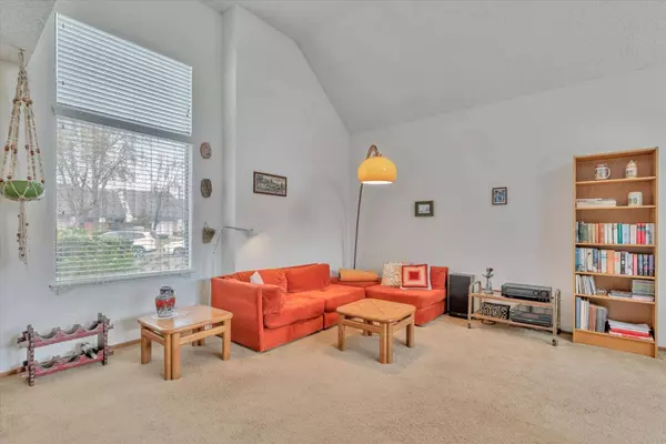 100 Portola WAY 2, Tracy, CA 95376