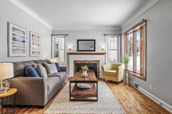 1512 Saint Albans ST N, Saint Paul, MN 55117