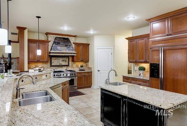 501 W Two Rivers Dr, Eagle, ID 83616