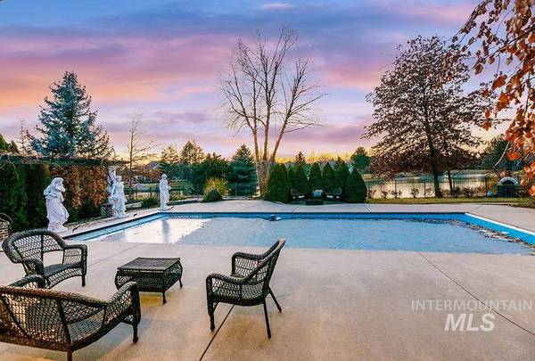 501 W Two Rivers Dr, Eagle, ID 83616